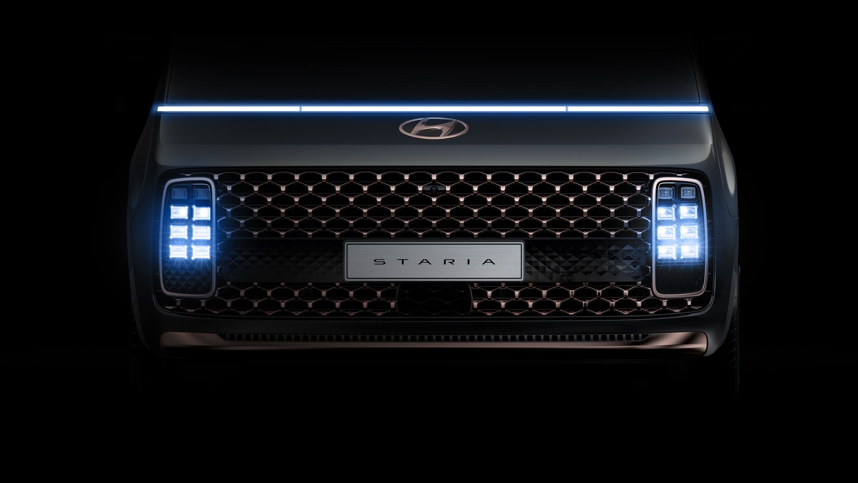 Frontal iluminado del Hyundai Staria negro
